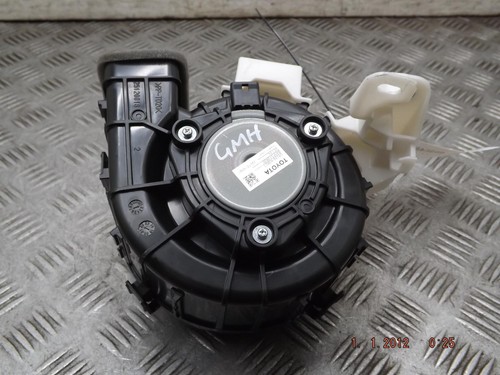 Toyota yaris cross hybrid - toyota,