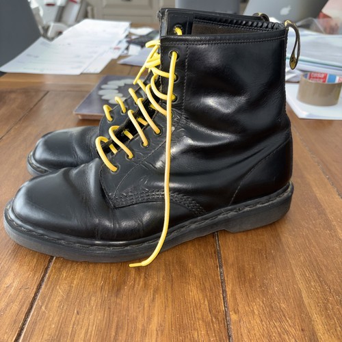 Martens airwair hole - dr,