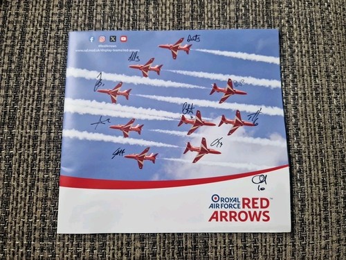Red arrows signed brochure - arrows,