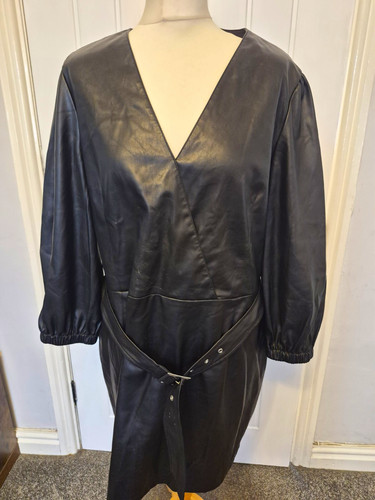 Lipsy london black faux - london,