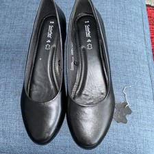 LADIES BLACK LEATHER COURT SHOES by SOLEFLEX at MATALAN size 5 NEW no tags
