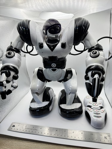 Wowwee robosapien large - wowwee,