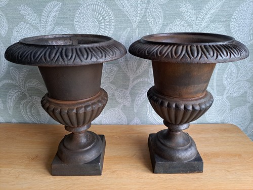 Pair vintage french - french, cast