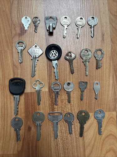 Old vintage keys job lot - job,