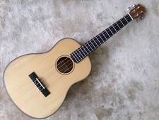 Cascha HH2244 baritone ukulele in Cascha gigbag