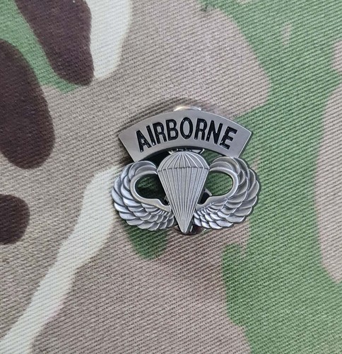 American parachutist jump