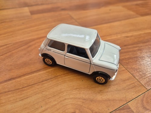 Corgi classics white - white, mini