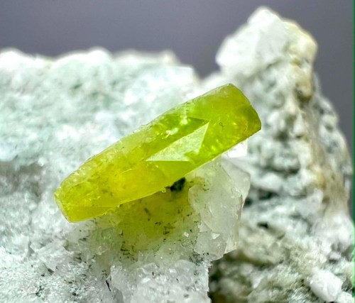99ct titanite green sphene - 99ct,