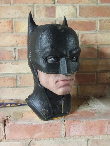 The batman bust robert - bust,