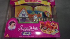 Disney Snow White & the Seven Dwarfs Tiny Collection Light Up Cottage - Bluebird