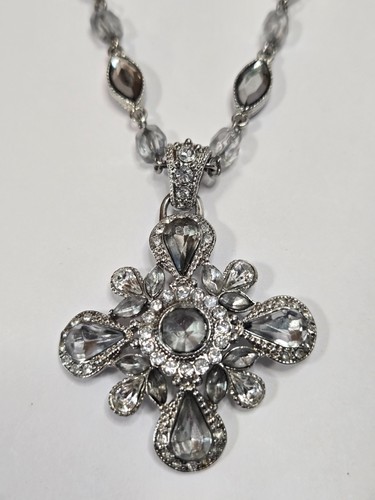 Lovely maltese cross - n, r