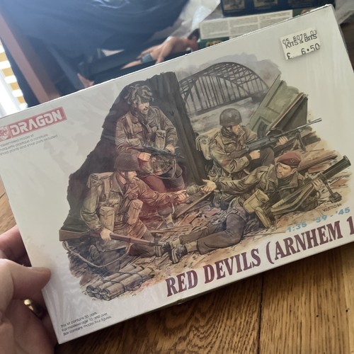 Dragon 6023 red devils - dragon,