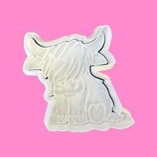 Cute Sitting Highland Cow Cookie Cutter – Adorable Farm Animal Baking Tool
