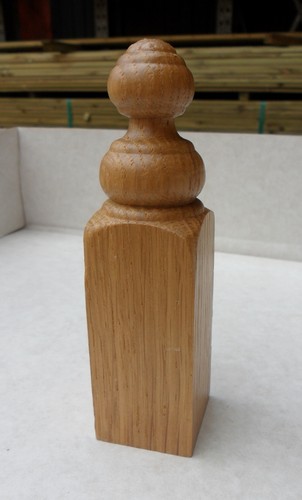 Corner block finished oak - finished,