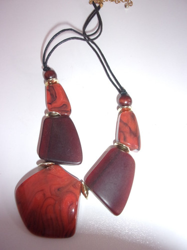 Chunky amber coloured necklace