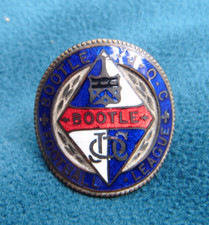 BOOTLE JOC FOOTBALL LEAGUE VINTAGE ENAMEL TWO PRONGED BADGE