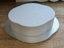 Oval quatrefoil cake decorating dummy and matching cake board