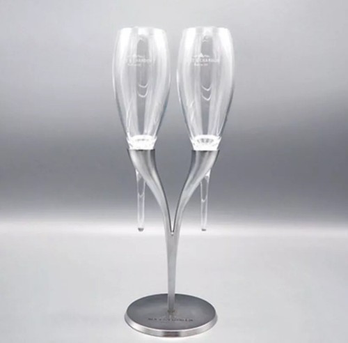 Moet chandon champagne - chandon,