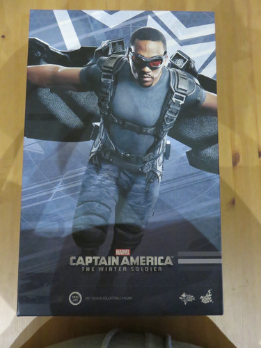 Hot toys falcon captain - toys,