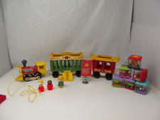 Retro Fisher price Toot Toot Circus Train, people & Carriages                JL5