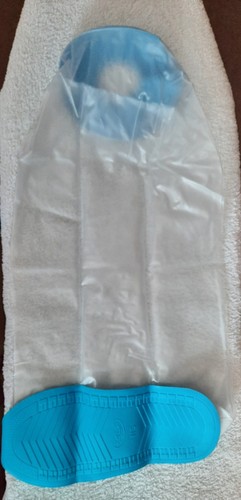 Waterproof leg cast cover for