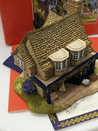 Lilliput lane the china - lane, shop