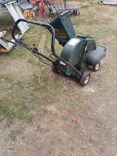 Petrol garden chipper mulcher