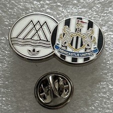 Smart  & Rare Newcastle United Supporter Enamel Badge - Collectable Wear Proud