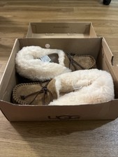 Ugg slippers size new - slippers, in