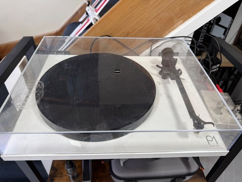 Rega planar white turntable - 1,