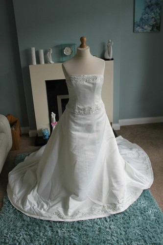 Ivory wedding dress fairytale - wedding,