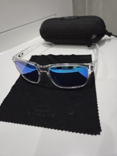 Oakley Holbrook Design