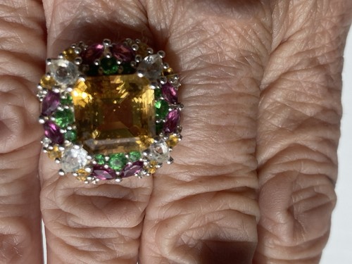 Citrine and multicoloured - and,