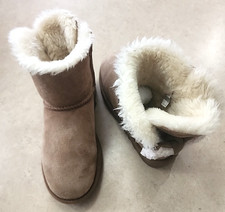 UGG Plumdale Cuff Short PomPom Boots Women's Size 7 Chestnut Color Style 1102933