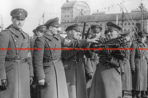 F030677 memel police surrender - f030677,