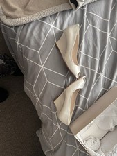 Perfect bridal ivory dyeable size 38 Worn once on the day. Wedge