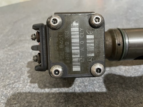 Fuel injector pump - , formercedes
