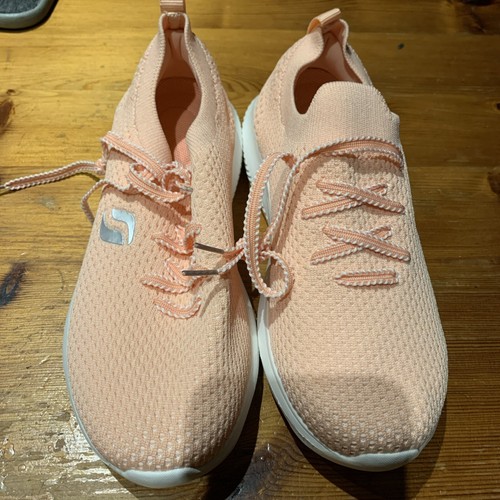 Ladies size peach trainers - 3.5,