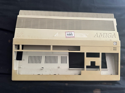 Amiga 500 case screws - screws, has