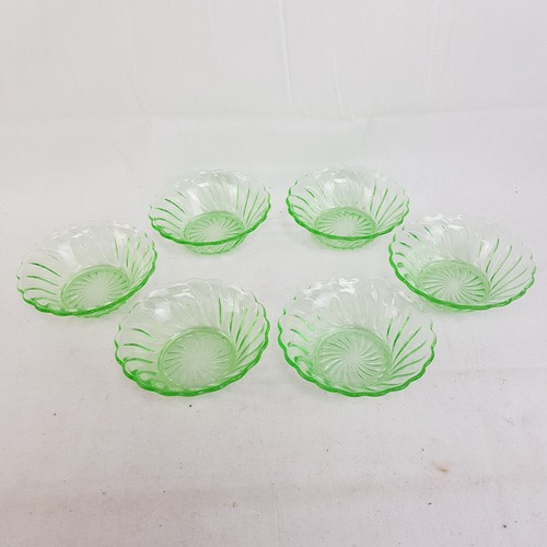 Green glass dessert bowls - green,