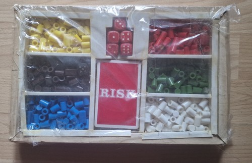 Vintage 1960 risk the world - vintage,