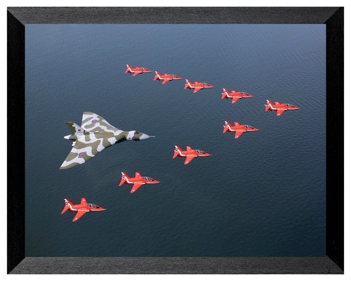 Red arrows vulcan bomber raf - &,