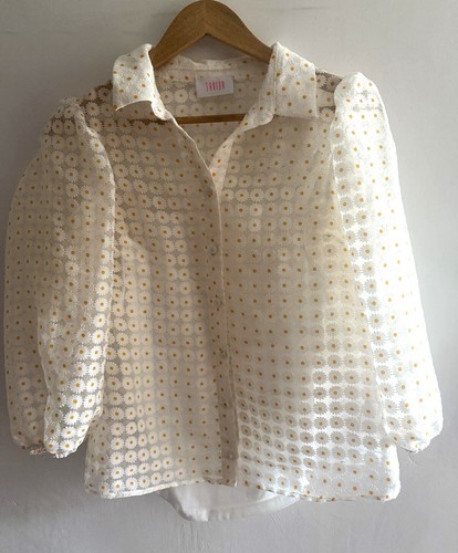 Oversized daisy print 4 - daisy, 3/4