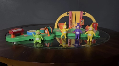 1996 teletubbies home hill - teletubbies,