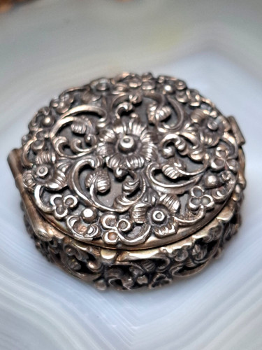 Antique pill box - silver, 835