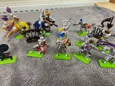 Vintage Britains 1971 BRITISH KNIGHTS set of 13 with metal stands VGC