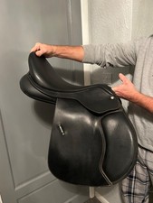 Wintec Jump 500 Saddle black with white binding Very good condition adjustable