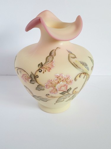 Fenton yellow burmese queen - burmese, queen's