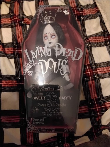Living dead dolls series - living,