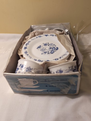 Arcopal milk glass blue onion - blue,